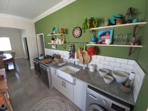 Kitchen o kitchenette sa Kruger Huisie Parys