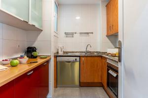 Kuchyňa alebo kuchynka v ubytovaní AB Enric Granados Apartment