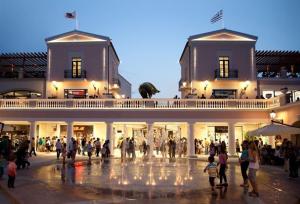Lux House next to the Airport of Athens. Transport 24h vendégei