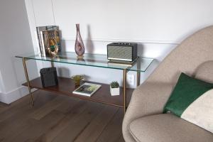 Uma TV ou centro de entretenimento em Hotel Belleclaire Central Park