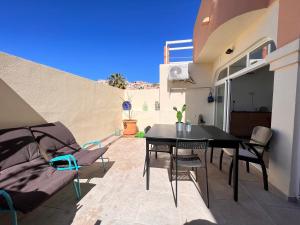 En balkon eller terrasse på El 7 Rincon De La Victoria Málaga playa y piscina