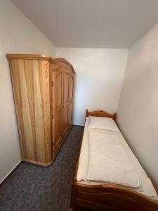 Een bed of bedden in een kamer bij Möwe