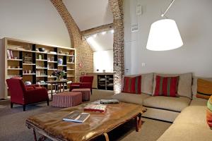 a living room with a couch and a table at Domaine de Naxhelet in Wanze
