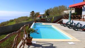 Bazén v ubytování Madeira Native Motion Guest House nebo v jeho okolí