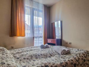 Postel nebo postele na pokoji v ubytování Charming Flat in Bansko with Sauna by Flat Mаnager