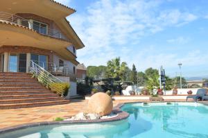 a house with a swimming pool in front of a house at Villa Mar i Vent in L'Ampolla