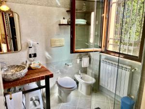 Koupelna v ubytování B&B Desenzano Paradise