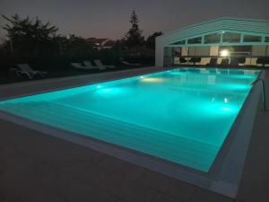 The swimming pool at or close to Apartamentos La Toja