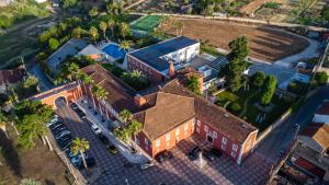 una vista aérea de una casa con techo en Palacio São Silvestre-Boutique Hotel, en Coímbra