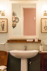 Koupelna v ubytování Quadrifoglio Casa Toscana + 24 fotografií