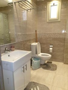 A bathroom at Sharm Hills