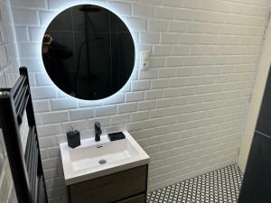 A bathroom at Home Sweet Apartment XL
