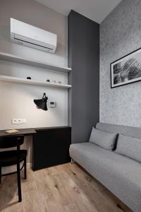 Et sittehjørne på Długa 18 Apartament Premium z balkonem