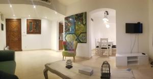 TV a/nebo společenská místnost v ubytování Babel Apartments el gouna