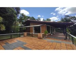 a house with a large brick patio in front of it at Chacara pé na agua represa de Mairiporã in Mairiporã