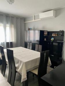Η κουζίνα ή μικρή κουζίνα στο Maison face à la cité +24 φωτογραφίες