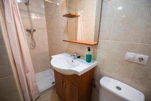 Kúpeľňa v ubytovaní Apartamentos rurales Benafer