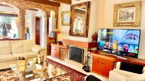 Telewizja i/lub zestaw kina domowego w obiekcie Villa Turrion