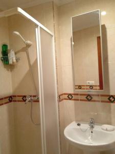 Łazienka w obiekcie A Bruxo Fonte 8 pzs 2 baños Full Reg VUT38509