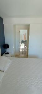 Cama o camas de una habitación en Jose Luis Arenas del Mar Torre 1