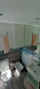 a bathroom with a toilet and a sink at Jose Luis Arenas del Mar Torre 1 in Punta del Este