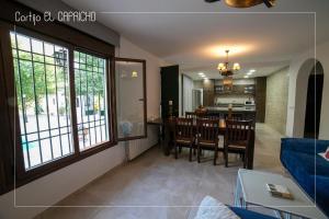 Kuchnia lub aneks kuchenny w obiekcie Cortijo El Segador y El Capricho