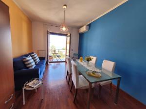 a living room with a table and a blue wall at Sara blu apartment in Sorrento