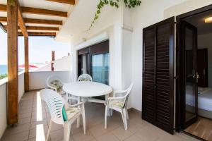 En balkon eller terrasse på Apartments Crljenko