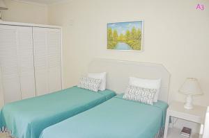 Łóżko lub łóżka w pokoju w obiekcie Condo Rios Resort