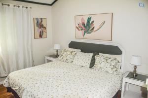 Uma cama ou camas num quarto em Condo Rios Resort
