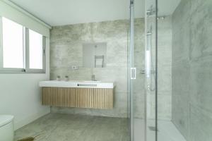 Kúpeľňa v ubytovaní Moderno y completo apartamento frente al mar