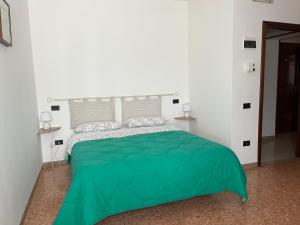 A bed or beds in a room at camere Rosignoli Még 3 kép