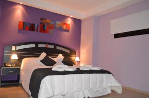 Tempat tidur dalam kamar di Mercer Hostal