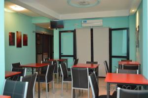 Area tempat duduk di Mercer Hostal