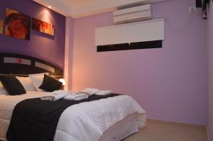 Tempat tidur dalam kamar di Mercer Hostal