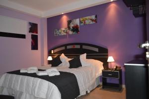 Tempat tidur dalam kamar di Mercer Hostal