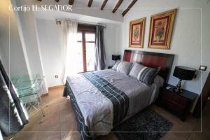 Łóżko lub łóżka w pokoju w obiekcie Cortijo El Segador y El Capricho