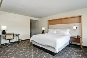 Letto o letti in una camera di Holiday Inn - Piscataway - Somerset by IHG