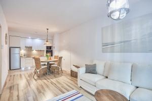 Posedenie v ubytovaní Apartament Riviera z tarasem - Playa Baltis