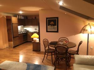 Kuchyň nebo kuchyňský kout v ubytování Loli Caffe Apartment