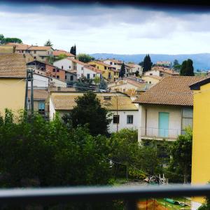 a view of a city with houses and roofs at La Casa di Enrico in San Quirico dʼOrcia