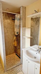 a bathroom with a sink and a shower at Gasthof Dorfschenke in Stall