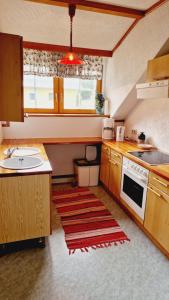 A kitchen or kitchenette at Gasthof Dorfschenke