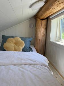 a bedroom with a large bed with a window at Minihus med drømmeutsikt til Sunnmørsalpene in Aure