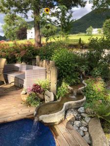 Afbeelding uit fotogalerij van Minihus med drømmeutsikt til Sunnmørsalpene in Aure +26 foto's