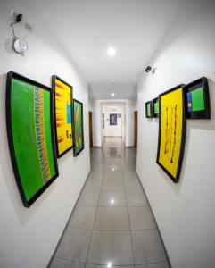 Televisyen dan/atau pusat hiburan di Hotel Galerias HN