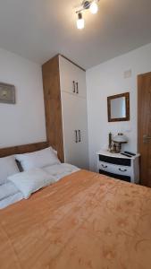Ένα ή περισσότερα κρεβάτια σε δωμάτιο στο Vila Jahor,Apartman 14 -Obucina Bare 22