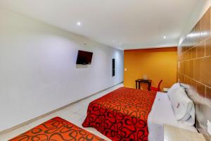 a hotel room with two beds and a tv at First Inn Hotel & Business in Texcoco de Mora