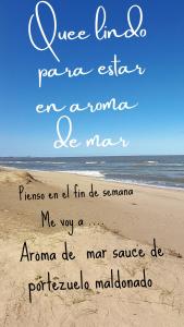 una foto de una playa con las palabras una vez endona extra amana y hombre en Aroma de mar, en Sauce de Portezuelo