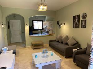 A seating area at El gouna South Marina Townhouse Apartment 3 bedrooms